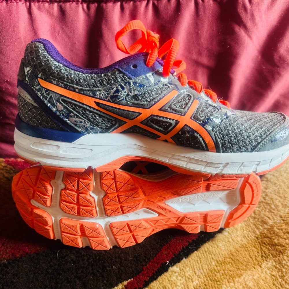 Running shoes - Picture 3 of 4